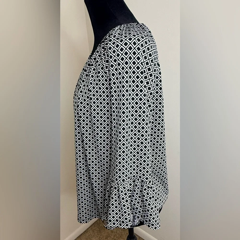 Michael Kors geometric chic preppy black white blouse 3/4 bell sleeves MK logo S